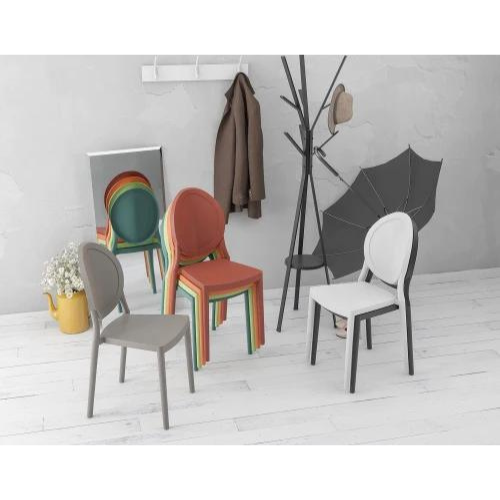 Sélection de chaises et fauteuils des plus grandes marques de design, disponible chez I.D DECO Marseille