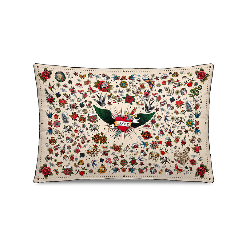 Coussin Pôdevache Tattoo Love Beige en velours, 40 x 60 cm, disponible chez I.D DECO Marseille