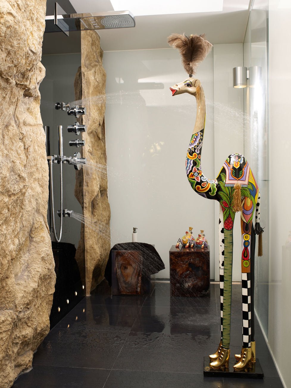 Chameau Laila Tom’s Drag – Sculpture chameau design grand format avec plumes - I.D DECO MARSEILLE
