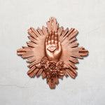 Ex-Voto Main de Marie Cuivre en plâtre fait à la main de la marque J'ai Vu La Vierge, disponible chez I.D DECO Marseille et en livraison partout en France