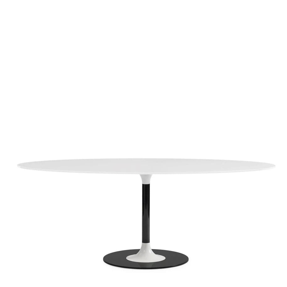 Table de repas Thierry XXL Oval blanc de Kartell, disponible chez I.D DECO Kartell et en livraison partout en France
