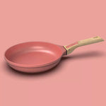 Trio de poêles et casserole avec poignées amovibles coloris rose guimauve, de la marque française Cookut, disponible chez I.D DECO Marseille et en livraison partout en France