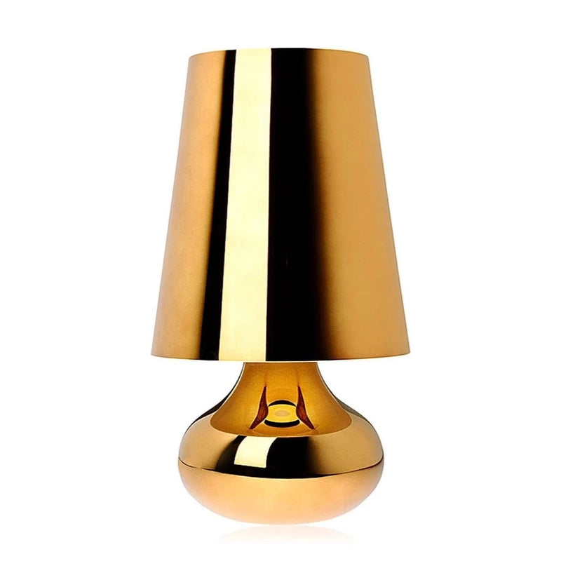 Lampe CINDY de la marque Kartell, disponible en couleur Or gold doré, dans votre boutique de décoration I.D DECO Marseille, livraison à domicile possible dans toute la France