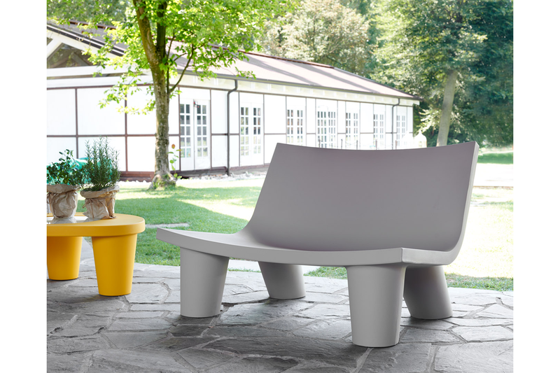 Ensemble salon de jardin Low Lita de la marque Slide, disponible en plusieurs coloris chez I.D DECO Marseille