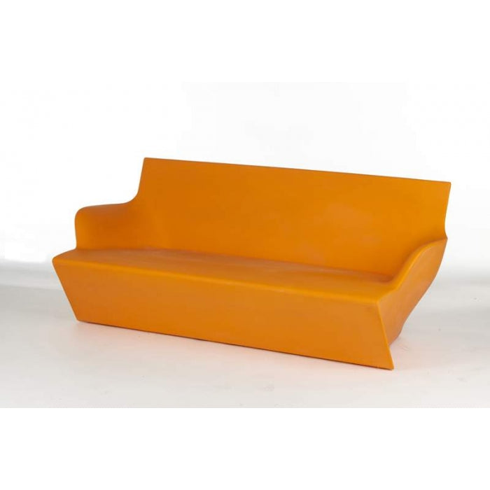 Canapé de jardin avec accoudoirs Kami Yon, coloris Pumpkin Orange, disponible chez I.D DECO Marseille