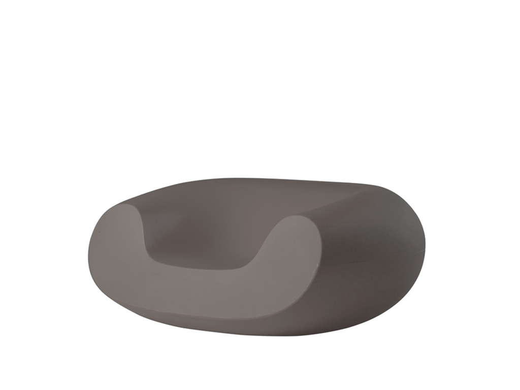 Fauteuil extérieur Chubby de la marque Slide, coloris Argil Grey gris, disponible chez I.D DECO Marseille