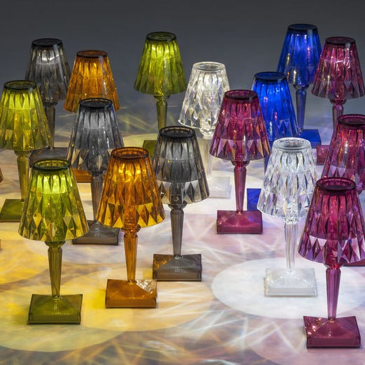 Collection de lampe LED sans fil, Lampe Battery de la marque Kartell, distribuée par I.D DECO Marseille, boutique de décoration et d'ameublement en France