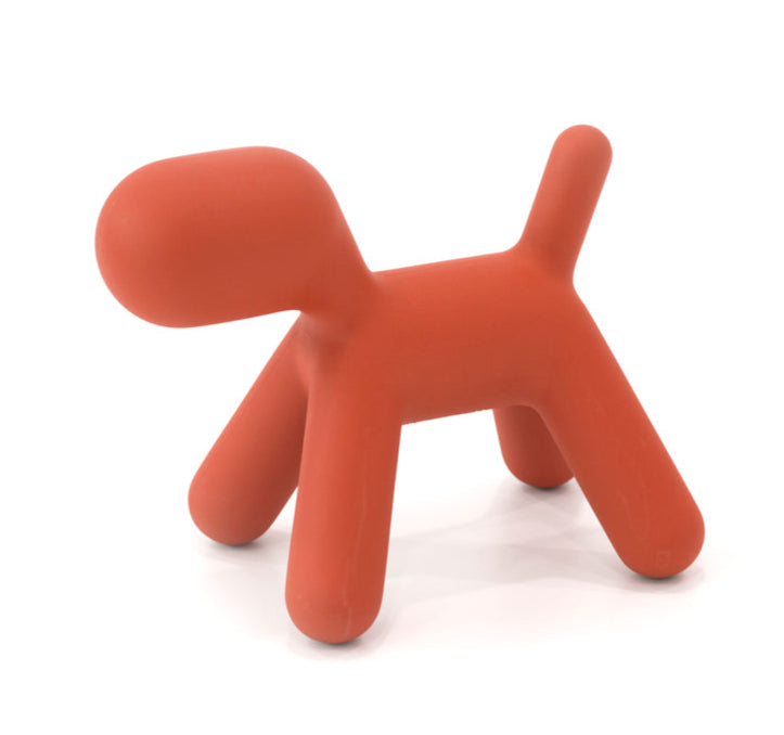 Puppy XS, sculpture intérieur extérieur de la marque Magis, coloris Orange, disponible chez I.D DECO Marseille en retrait boutique ou en livraison partout en France