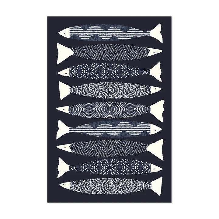 Tapis vinyle Odysseum pour intérieur ou extérieur de la marque Pôdevache, motifs sardines bleues et blanches, de la marque Pôdevache, disponible chez I.D DECO Marseille